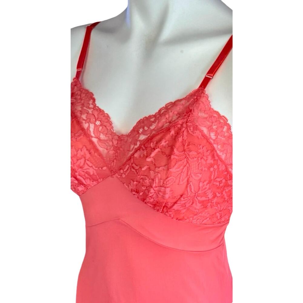 Vintage Vanity Fair 1970s Coral Pink Nylon Slip Lace Bodice Hem Size 32 - Picture 2 of 16